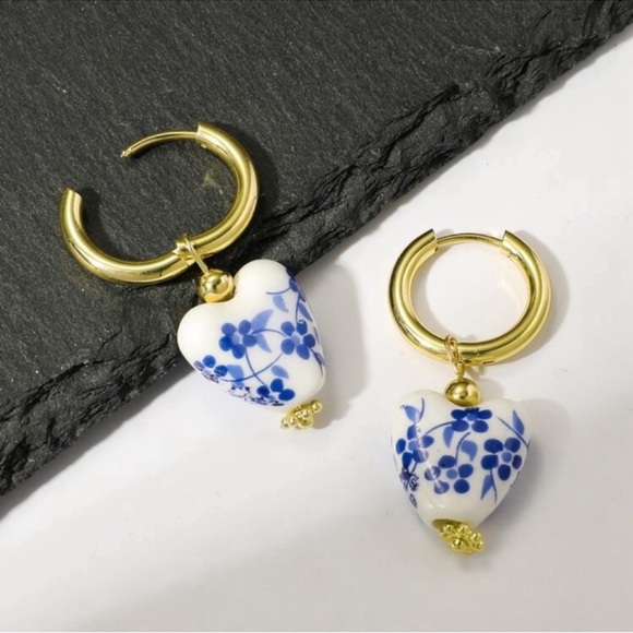 Dainty Chinoiserie Ceramic Earrings - New - Picture 2 of 3
